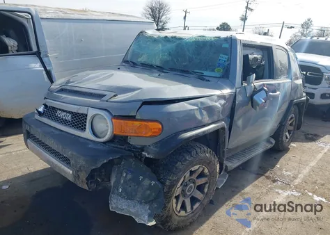 2014 Toyota Fj Cruiser z USA, uszkodzony, nr VIN JTEBU4BF4EK180418